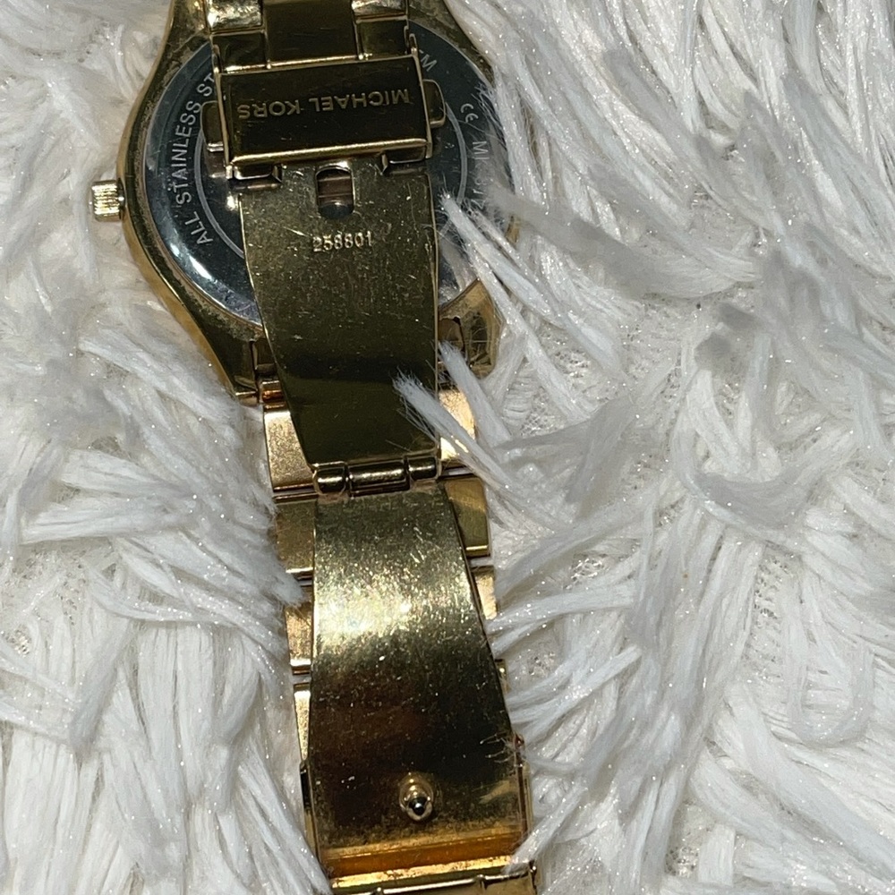 Michael Kors Women's Slim Runway Popular Watch - Picture 12 of 12